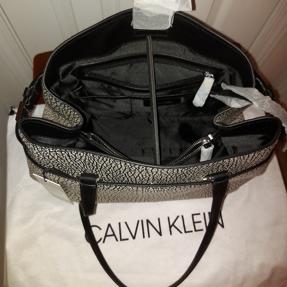 Calvin Klein Avery Micro Pebble Leather Tote NWT - Picture 8 of 13